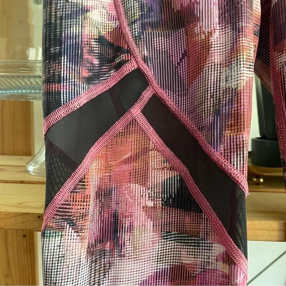 Lululemon On Pace Crop Sun Dazed Multi Pink Leggings Size 4